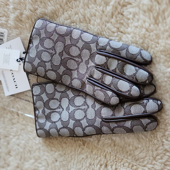 NWT Coach Signature Jacquard and Oak Brown Leather Tech Gloves ๐ค๐งค๐ - Picture 5 of 16
